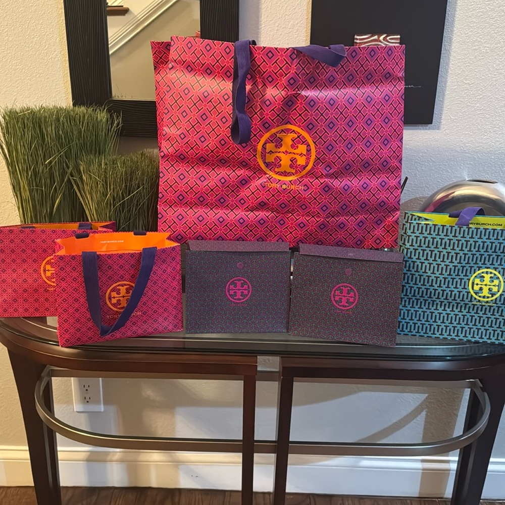 6 Tory Burch bags for sale multiple sizes. Good condition.